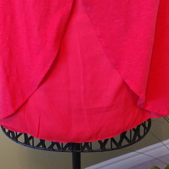 NWT, SIZE "Lp" RED COLOR TOP, LONGER AT THE BACK - Picture 6 of 8
